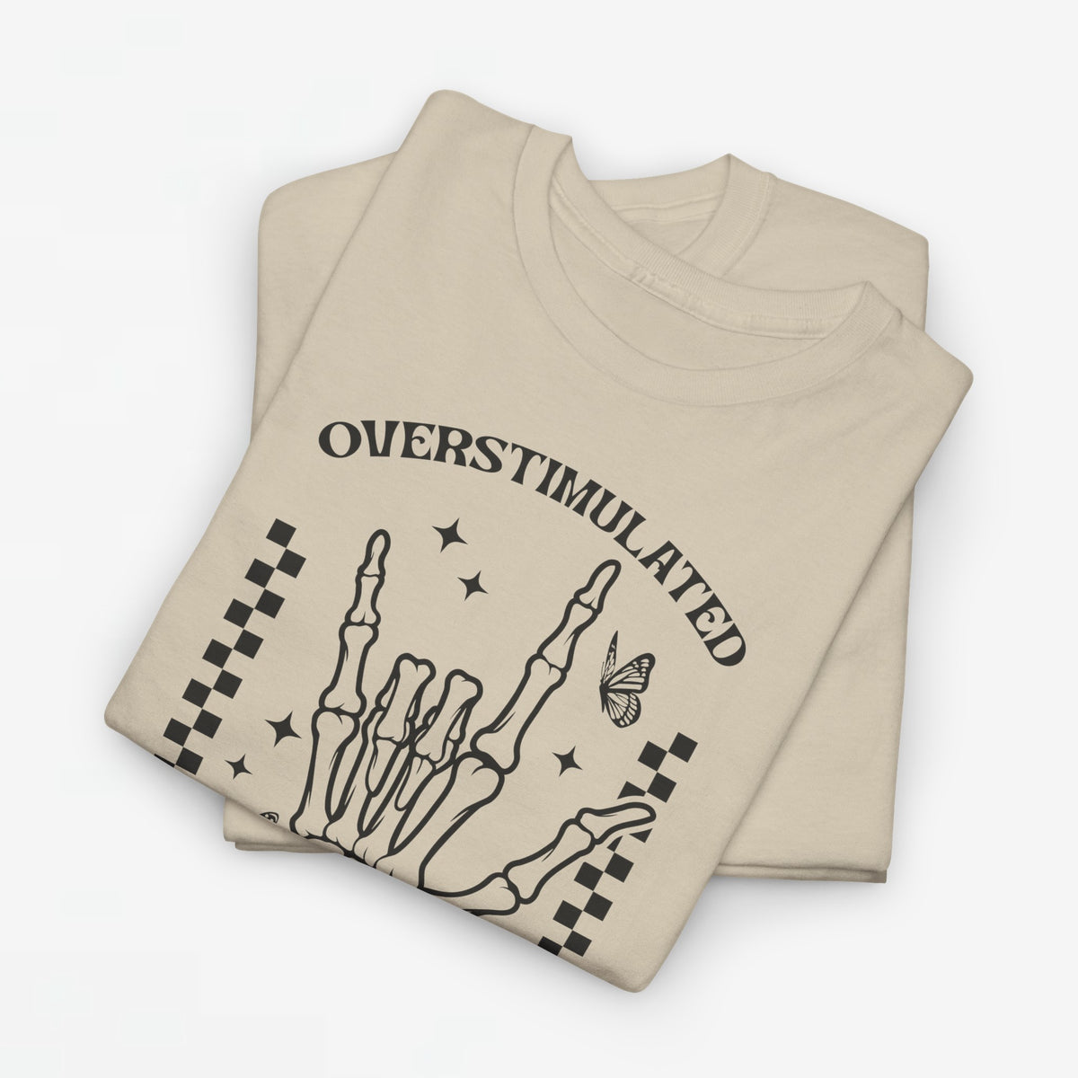 Oversized T-shirt zandkleurig met zwarte illustratie en tekst op de borst