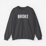 Sweatshirt met lange mouwen in donkergrijs met tekst BROKE op de borst.
