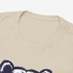 Oversized T-shirt zandkleurig, close-up halslijn met subtiele stiksels