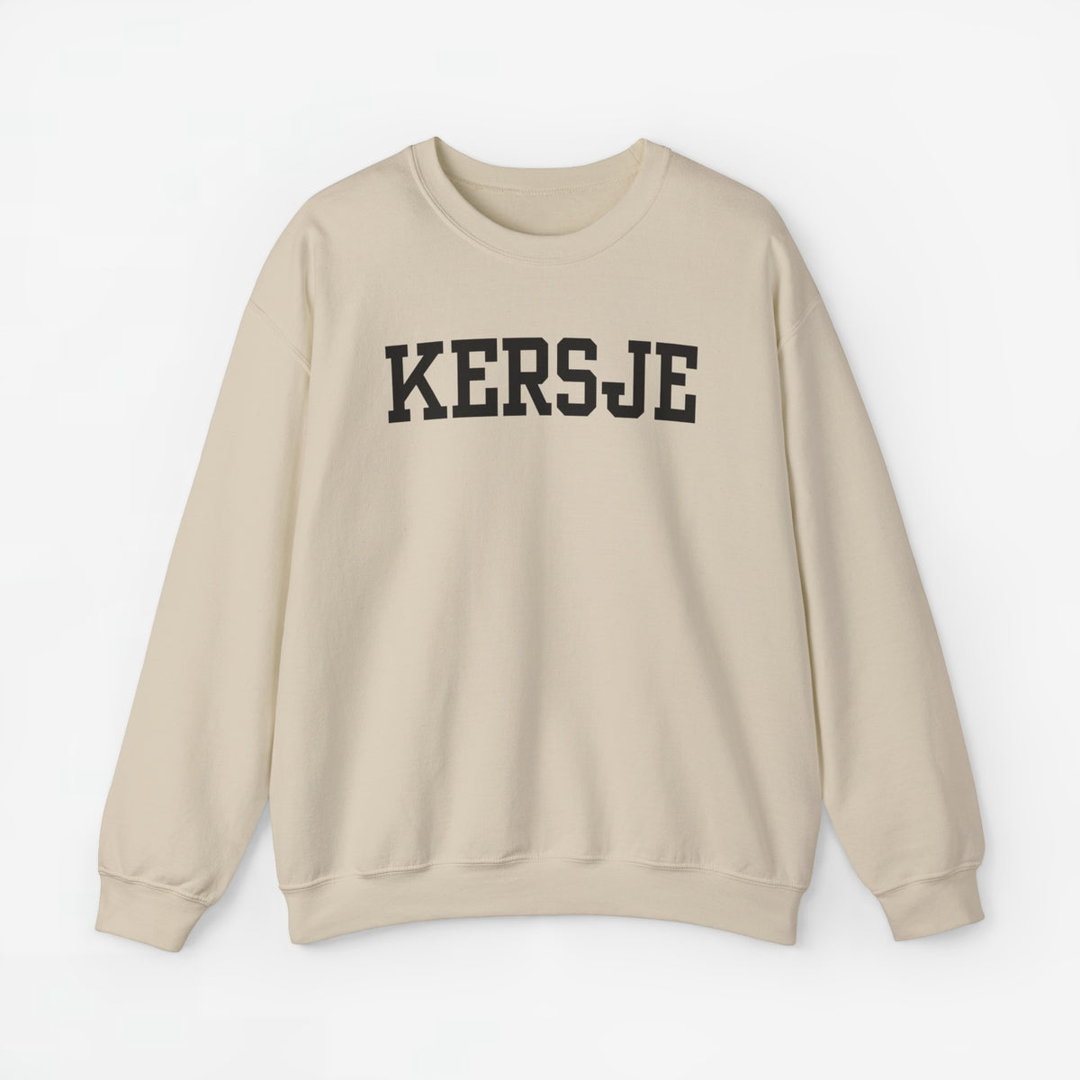 Beige trui met 'KERSJE' print op de borst.