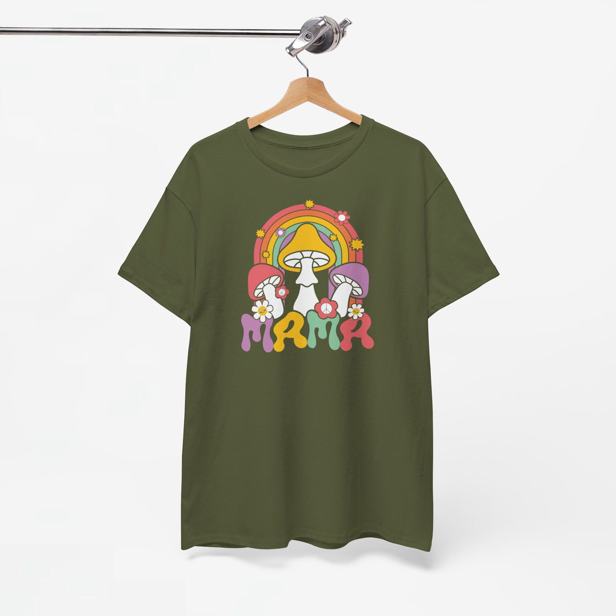 Oversized T-shirt olijfgroen met paddenstoelenprint, op hanger