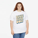 Wit oversize t-shirt met blauwe/geel “BESTE MAMA OOIT”-print vooraan.