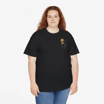 Zwart T-shirt met kleine gele bloemprint op de borst, vooraanzicht