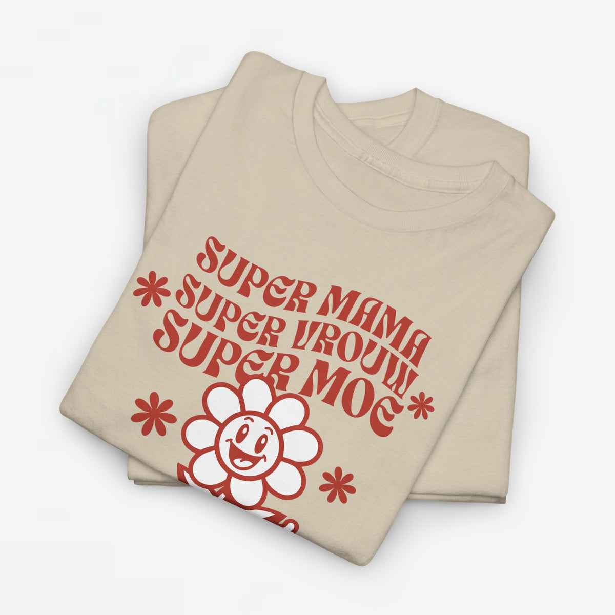 T-shirt oversized in zandkleur met rode tekstprint en bloemdecor rond een lachend figuur