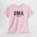 Roze T-shirt met opdruk “OMA EST. 2024”, ronde hals en korte mouwen