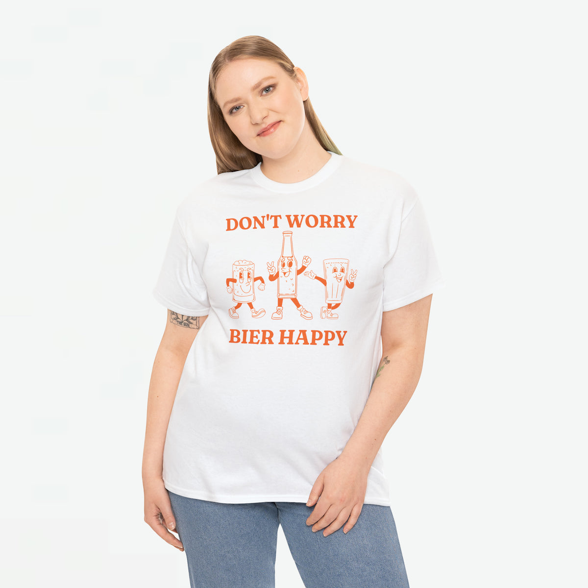 Witte oversize T-shirt met oranje tekstprint en retro bierfiguren voorop
