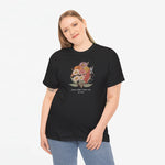 Zwart T-shirt met bloemenboeketprint en gepersonaliseerde tekst op model