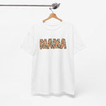 Wit T-shirt aan hanger met “MAMA” print op de borst