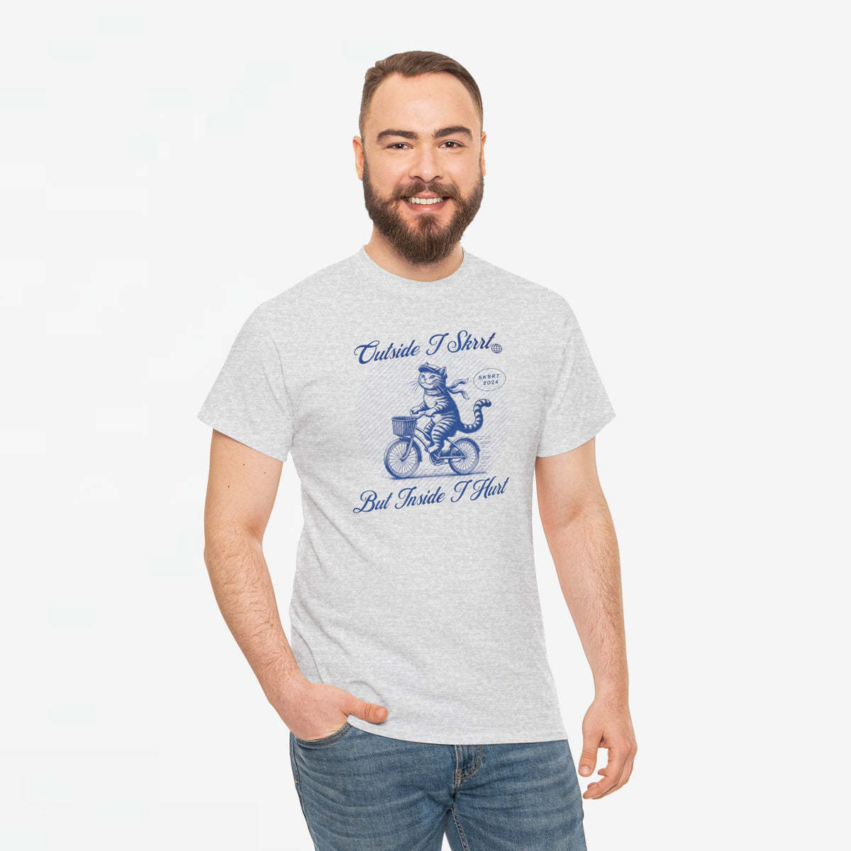 Grijs oversized t-shirt met blauwe motorillustratie en tekstprint op de borst.