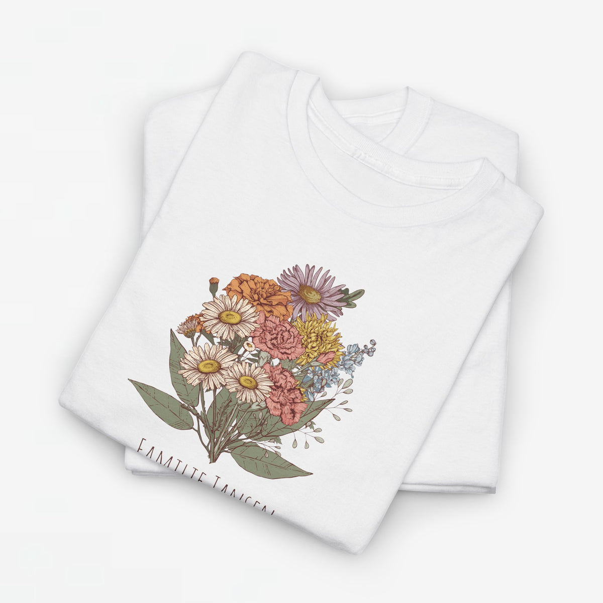 Wit T-shirt met bloemenboeketprint en tekst "FAMILIE JANSEN" op de borst