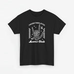 Zwart T-shirt met borstprint: “OVERSTIMULATED” en “Moms club”.