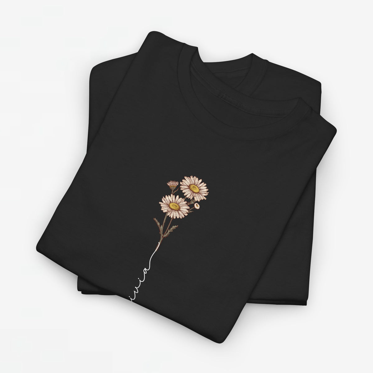 T-shirt zwart met madeliefjesprint en sierlijke lijn op de borst