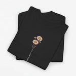 T-shirt zwart met madeliefjesprint en sierlijke lijn op de borst