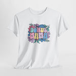 Witte oversized T-shirt met “BONUS MAMA” kleurrijke print midden op de borst
