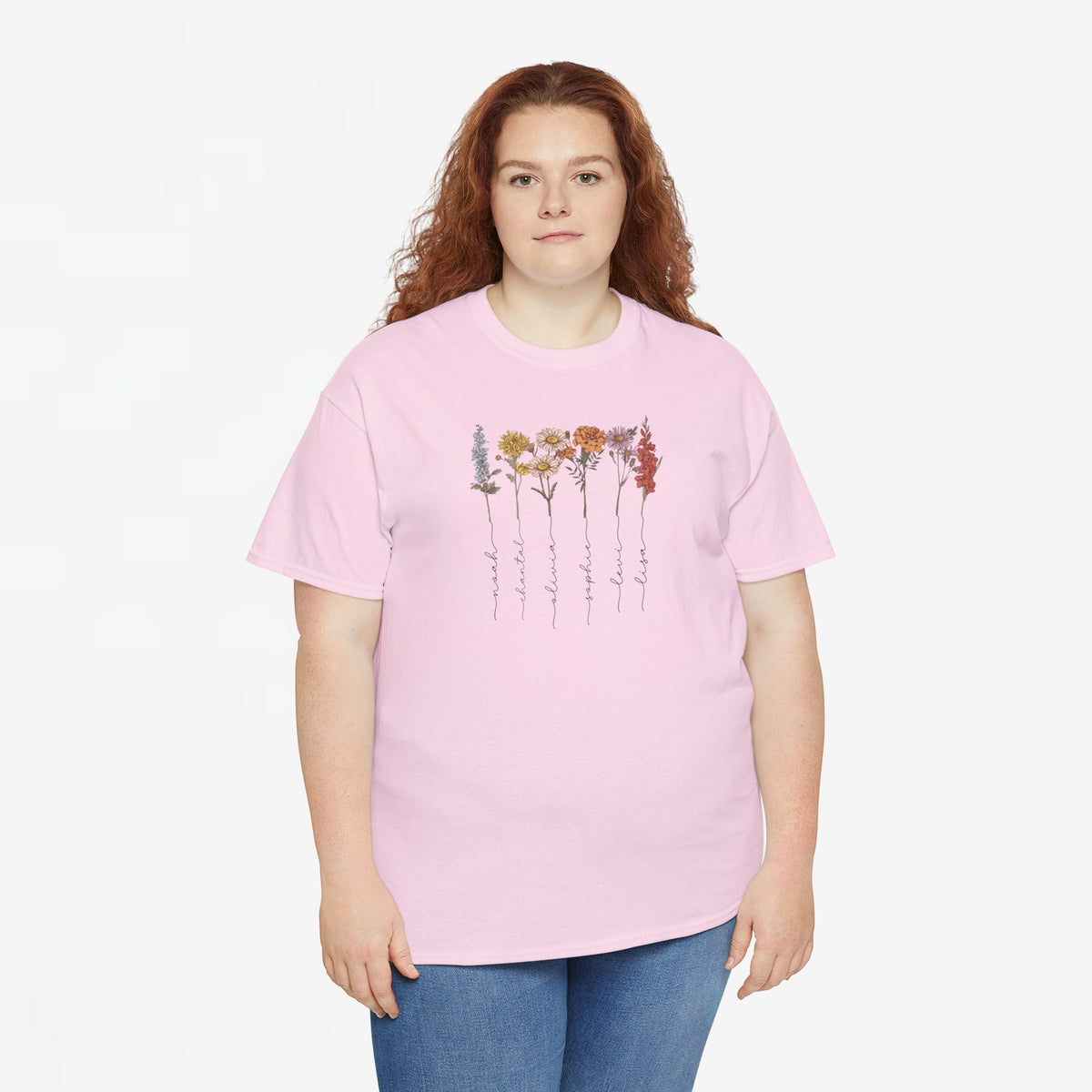 Roze T-shirt met bloemenprint in meerdere kleuren en handgeschreven namen