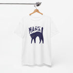 Witte T-shirt aan hangertje met donkerblauwe kattenprint en "KAT MAMA"