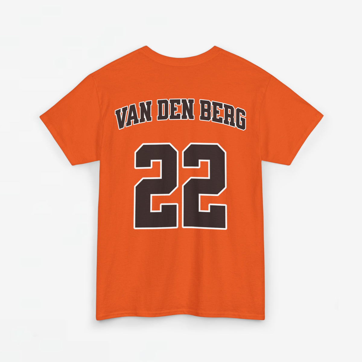 Oranje t-shirt met naam "VAN DEN BERG" en rugnummer 22-print