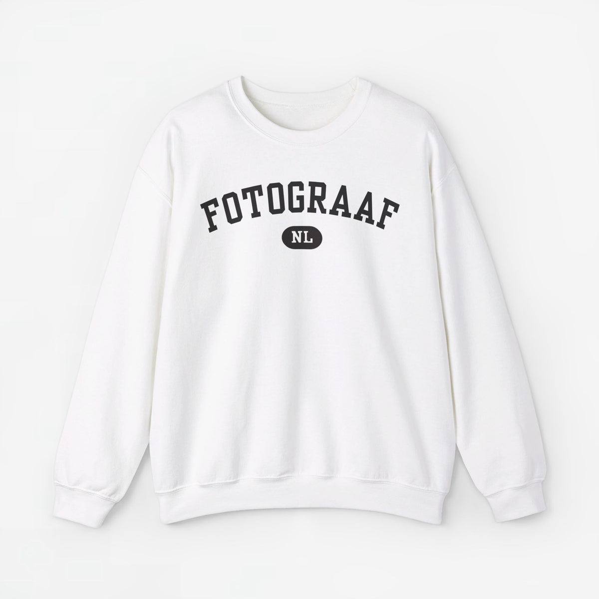 Witte sweater met ronde hals en FOTOGRAAF-print met NL-logo