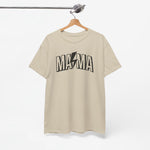 Beige T-shirt aan hanger met zwarte “MAMA”-print op de borst