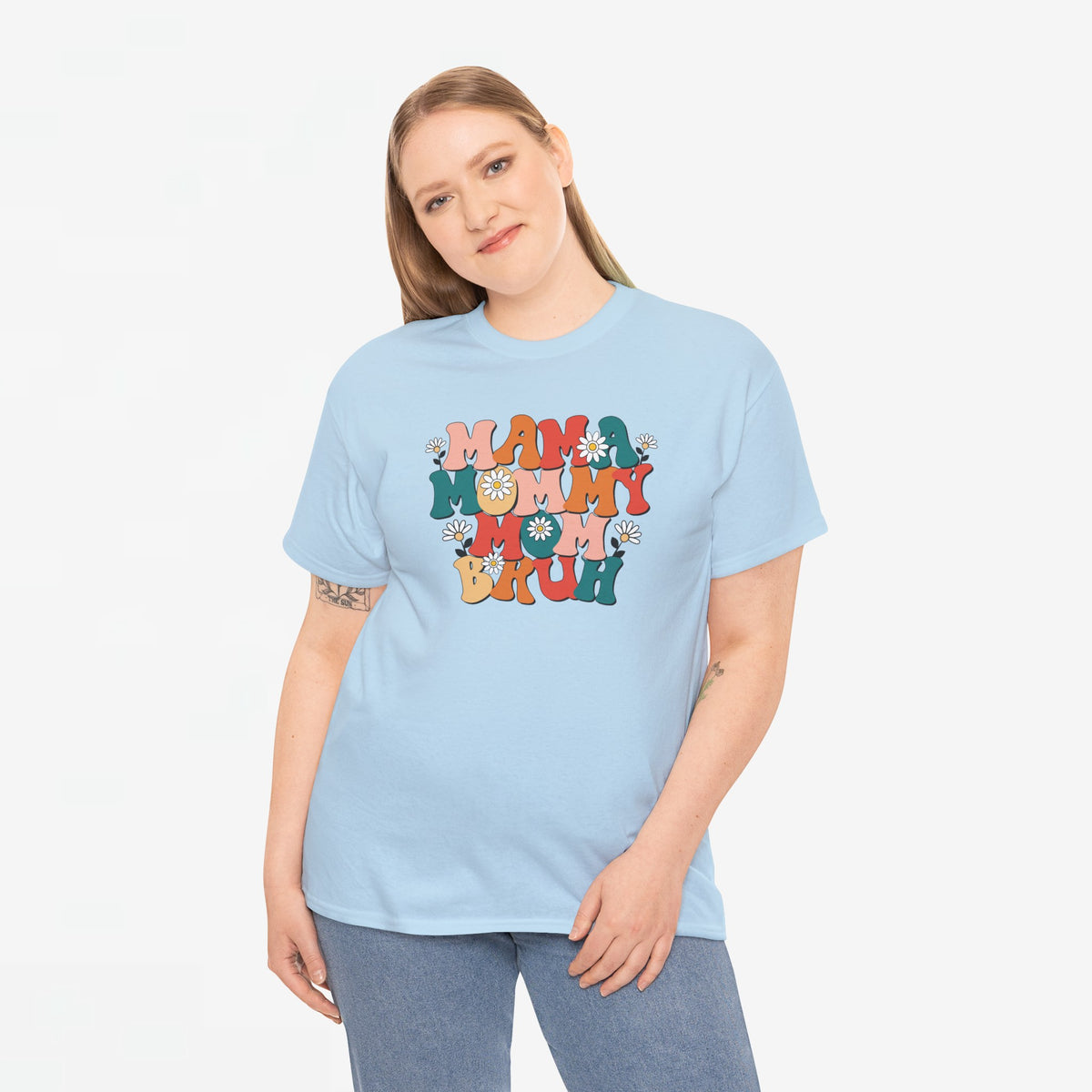 Oversized lichtblauwe t-shirt met ronde hals en kleurrijke Mama/Mommy/Bruh print