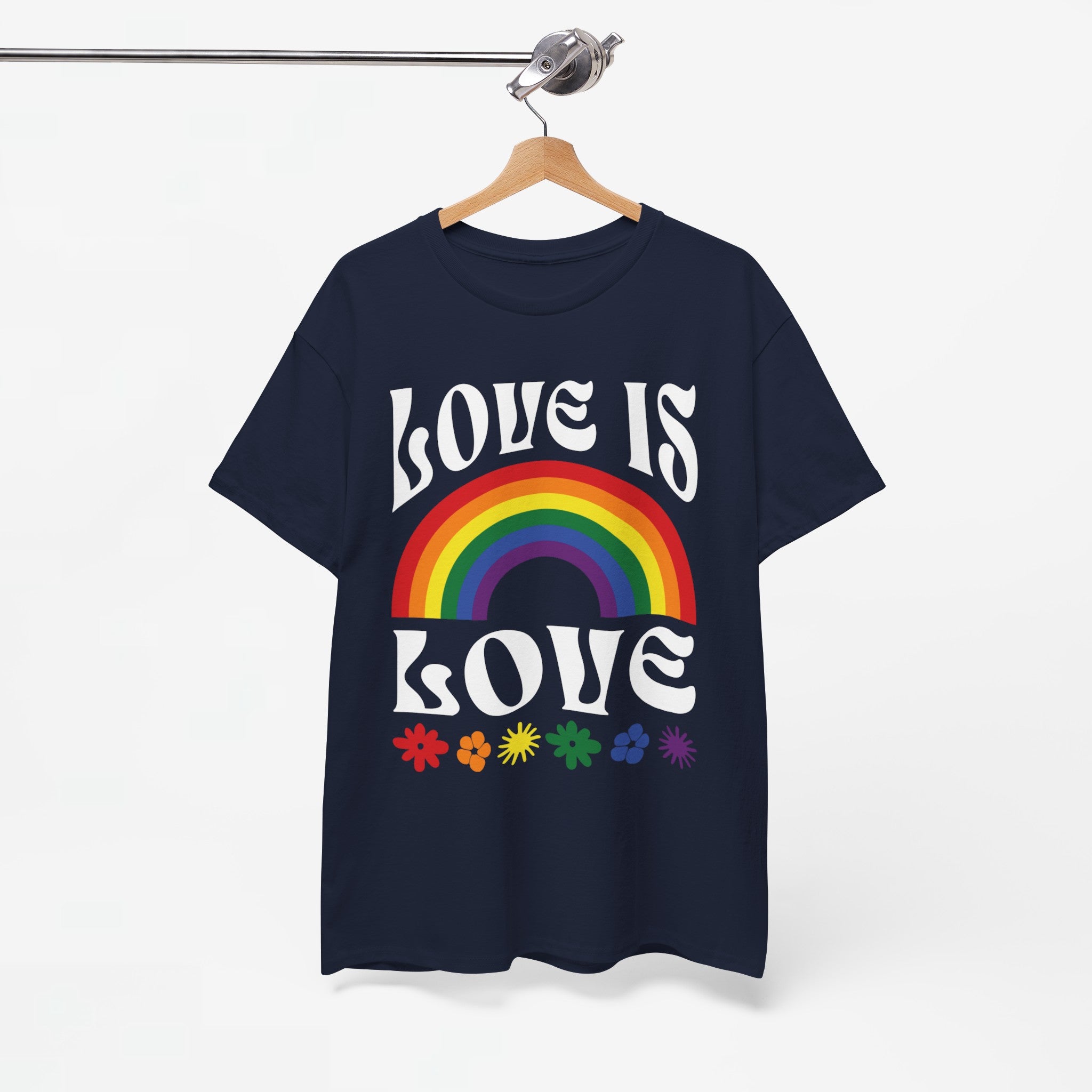 Gay Pride T-shirt - Love is love (witte tekst) - Oversized #54