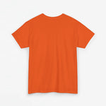 Oranje T-shirt zonder zichtbare voor- of achterprint.