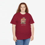 Bordeauxrode T-shirt met centraal bloemenboeket en 'FAMILIE JANSSEN' op de borst