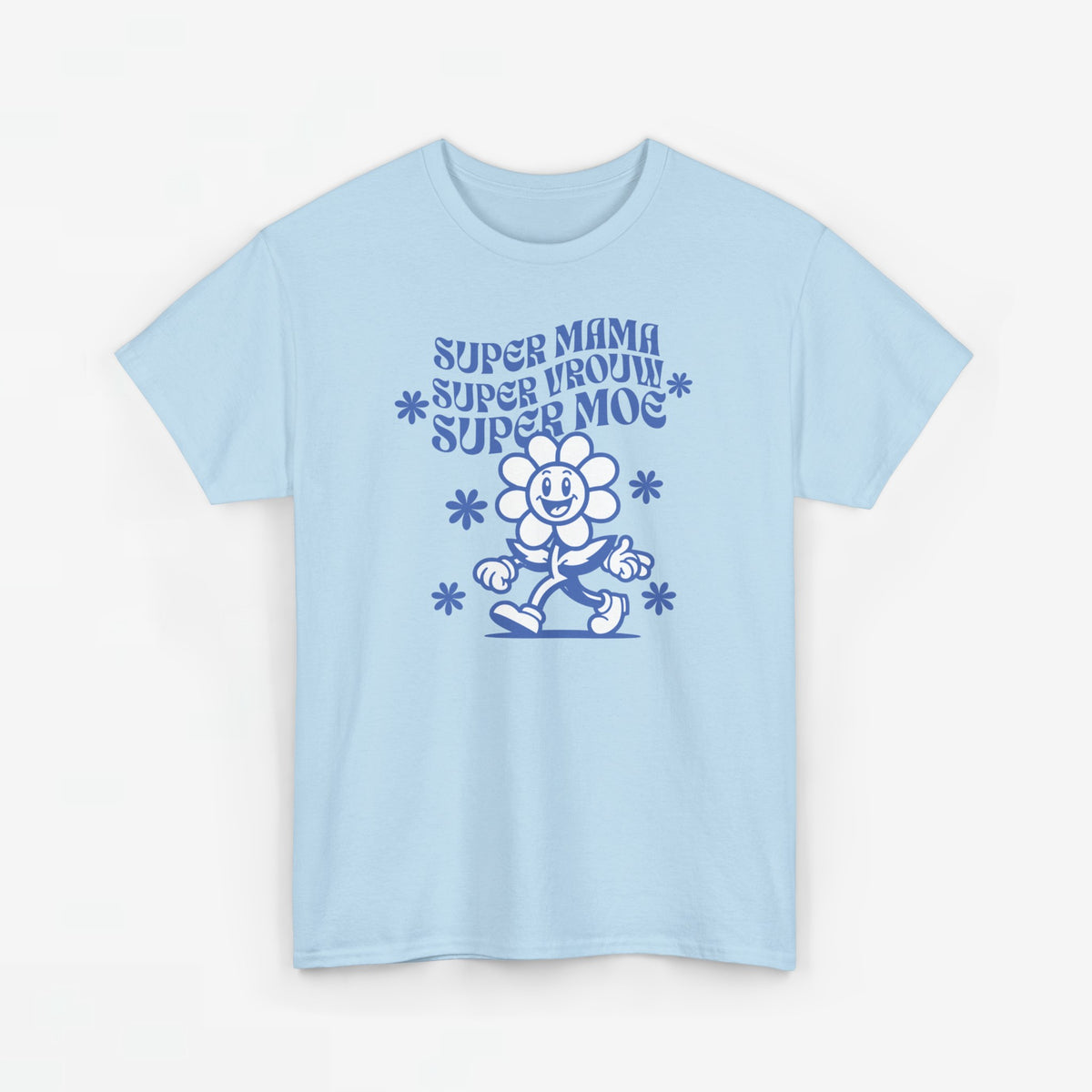 Lichtblauwe oversized t-shirt met blauwe ‘Super mama’ tekst en moeder-illustratie