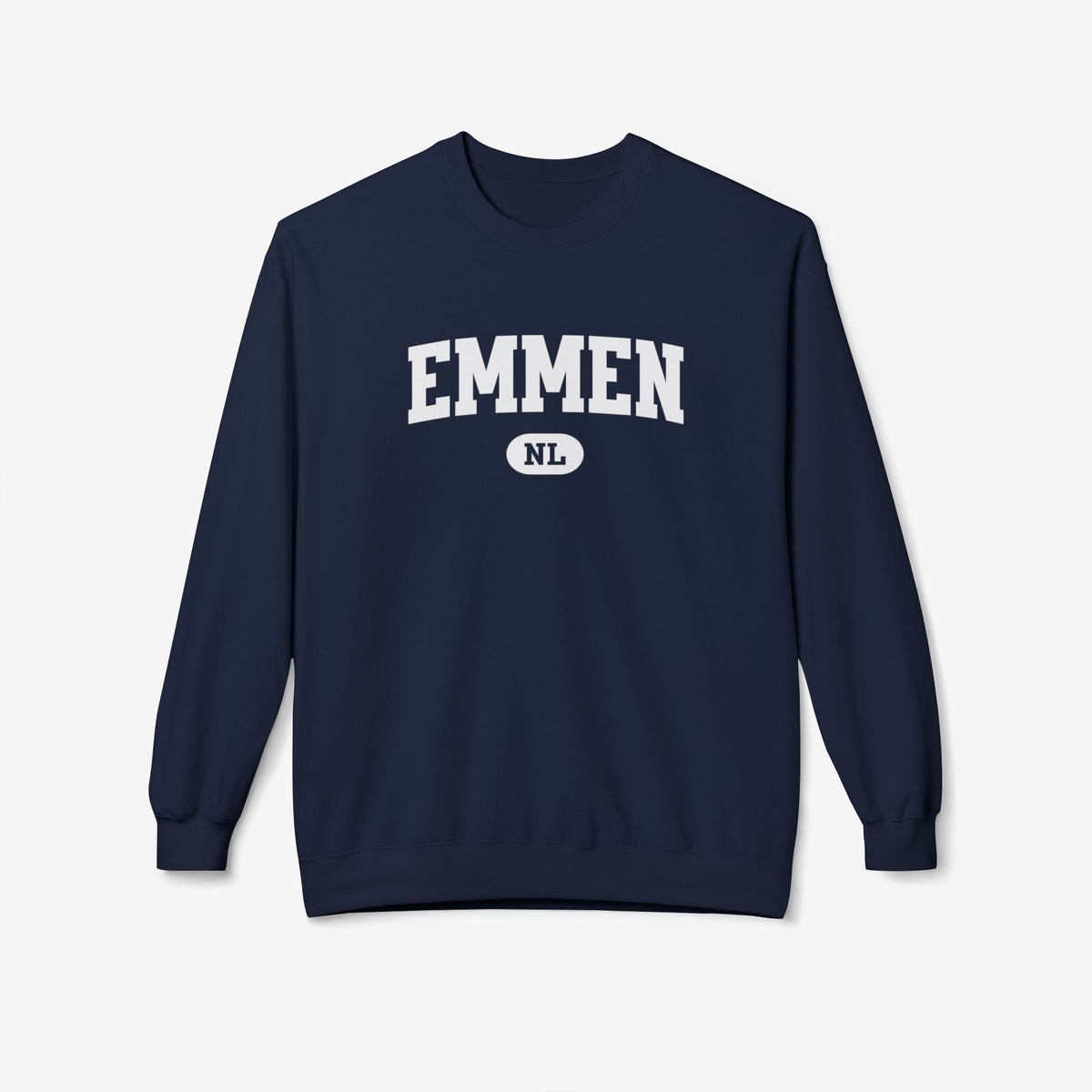 Donkere navy varsity trui met ronde hals en grote 'EMMEN' borstprint met NL-label