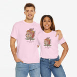 Roze t-shirt met bloemenboeket-print op de borst en korte mouwen