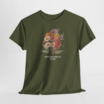 Groene T-shirt met klein bloemenboeket en bedrukte tekst onderaan