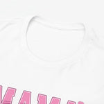 Witte T-shirt met ronde hals en deels zichtbare roze 'MAMA3' print