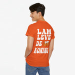 Oranje T-shirt voor heren met grote witte rugtekst: LAM LEVE DE KONING