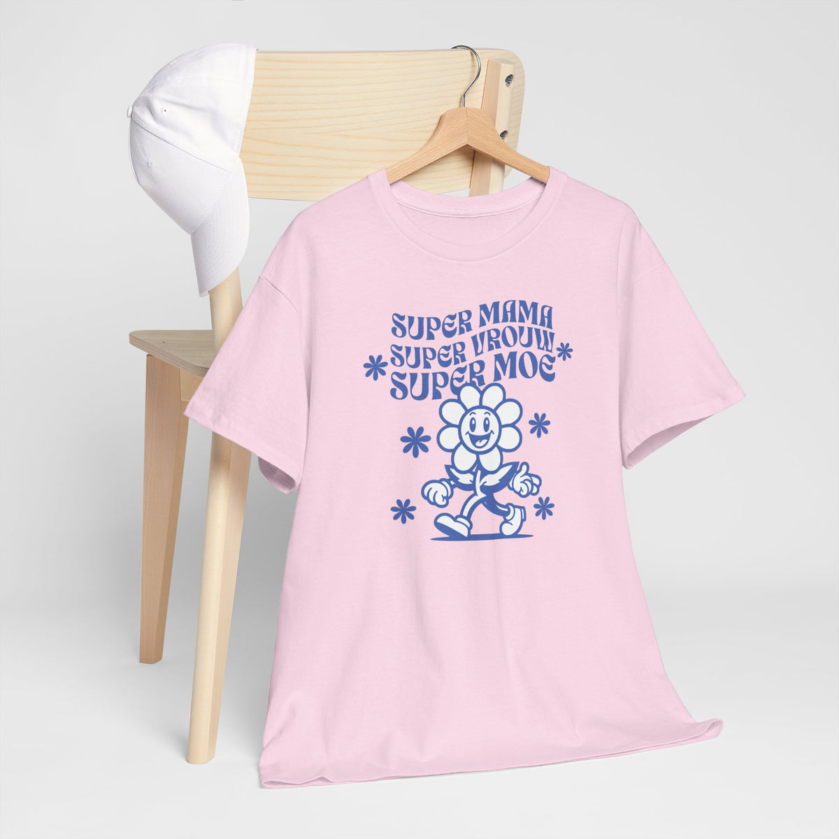 Roze oversized t-shirt op hanger met blauwe ‘Super Mama’ print