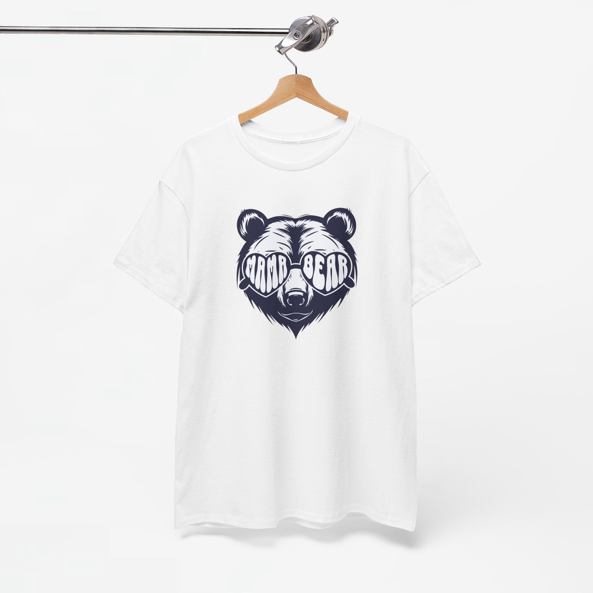 Witte t-shirt met donkerblauwe beer-illustratie op de borst