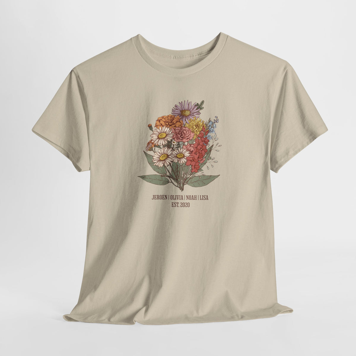 Beige T-shirt met bloemenboeket en kleine tekstprint op de borst