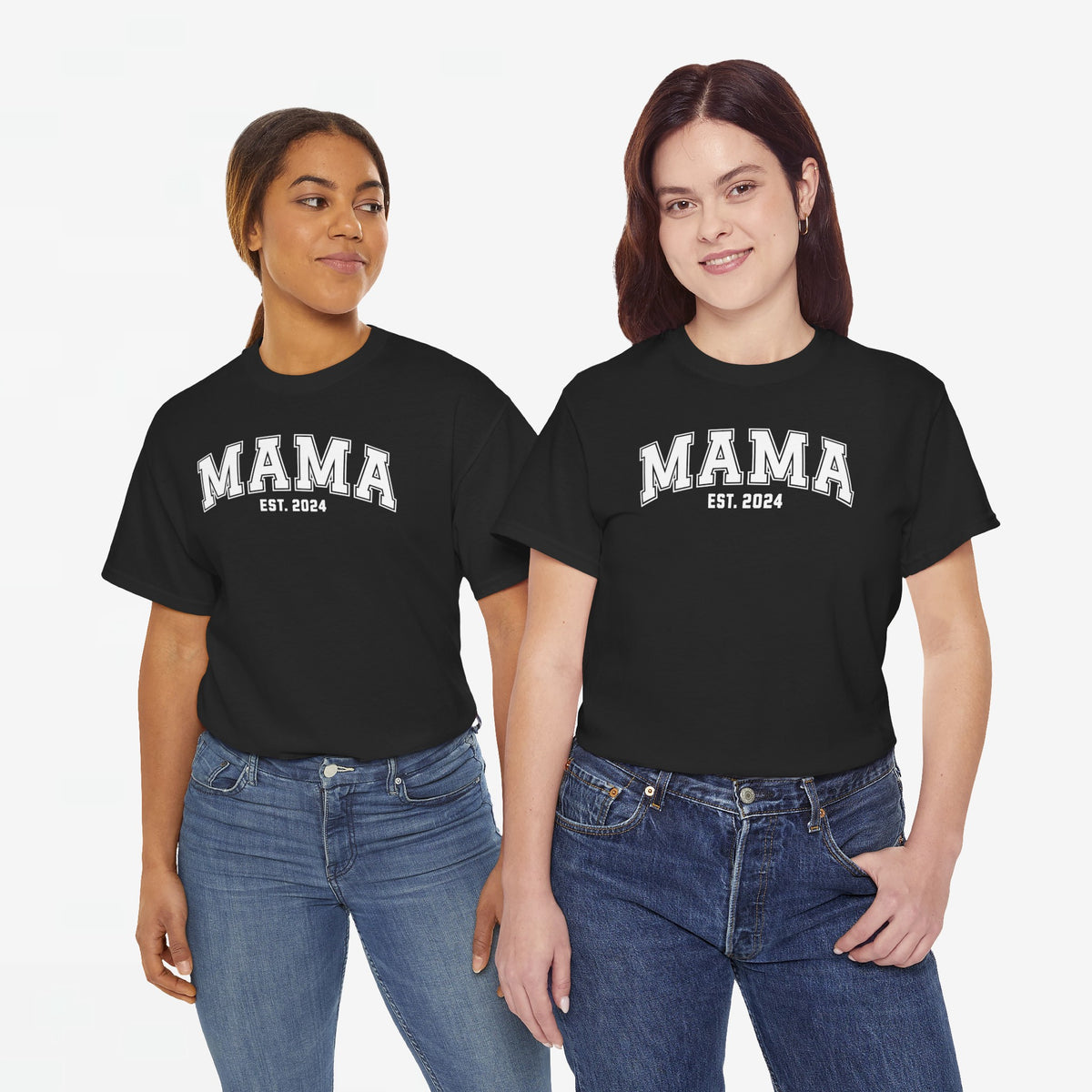 Zwart T-shirt met opdruk “MAMA” en “EST. 2024” op de borst.