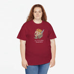 Bordeauxrood T-shirt met bloemenboeketprint en witte tekst op de borst, losvallend.