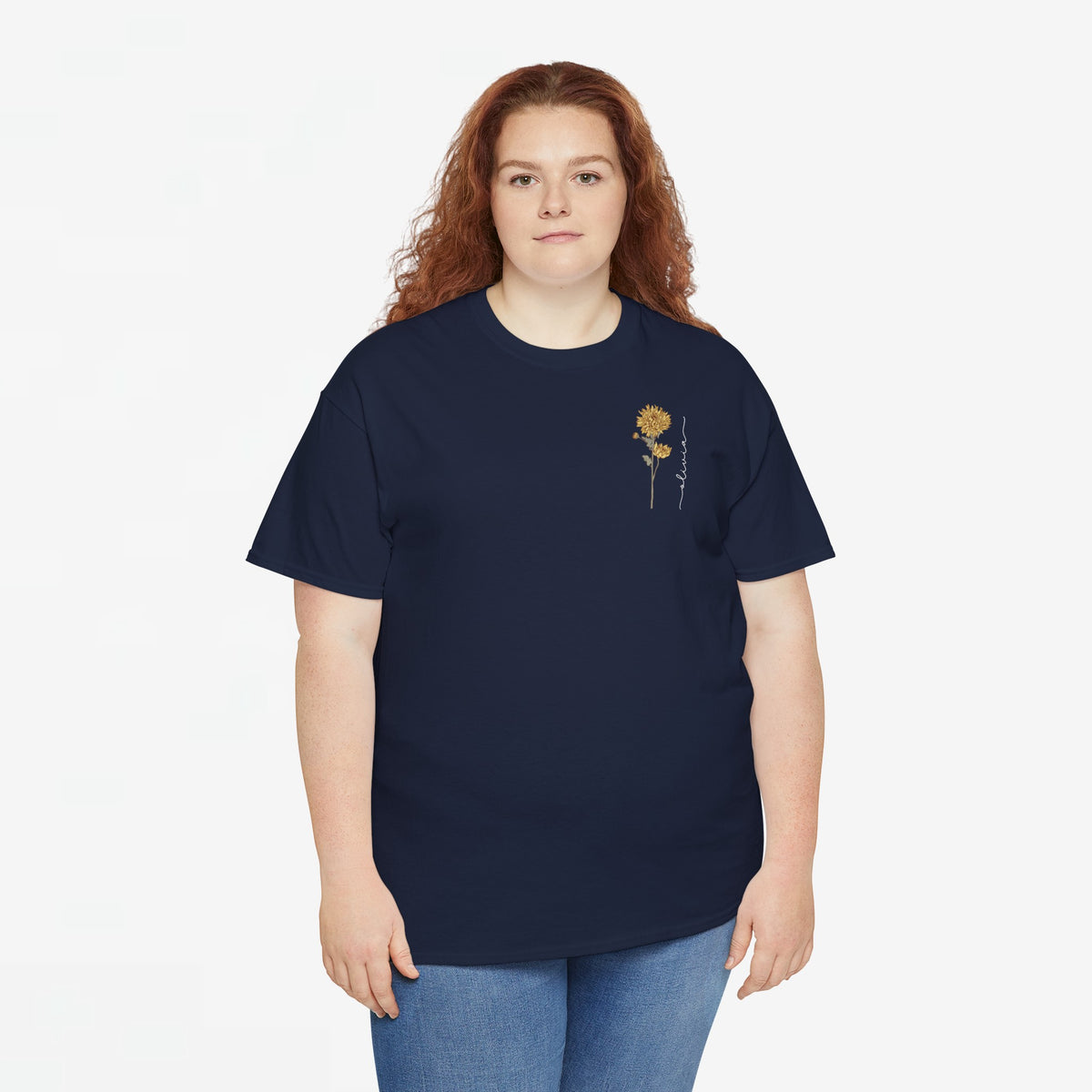 T-shirt navy met kleine bloemprint in goudgeel op de borst