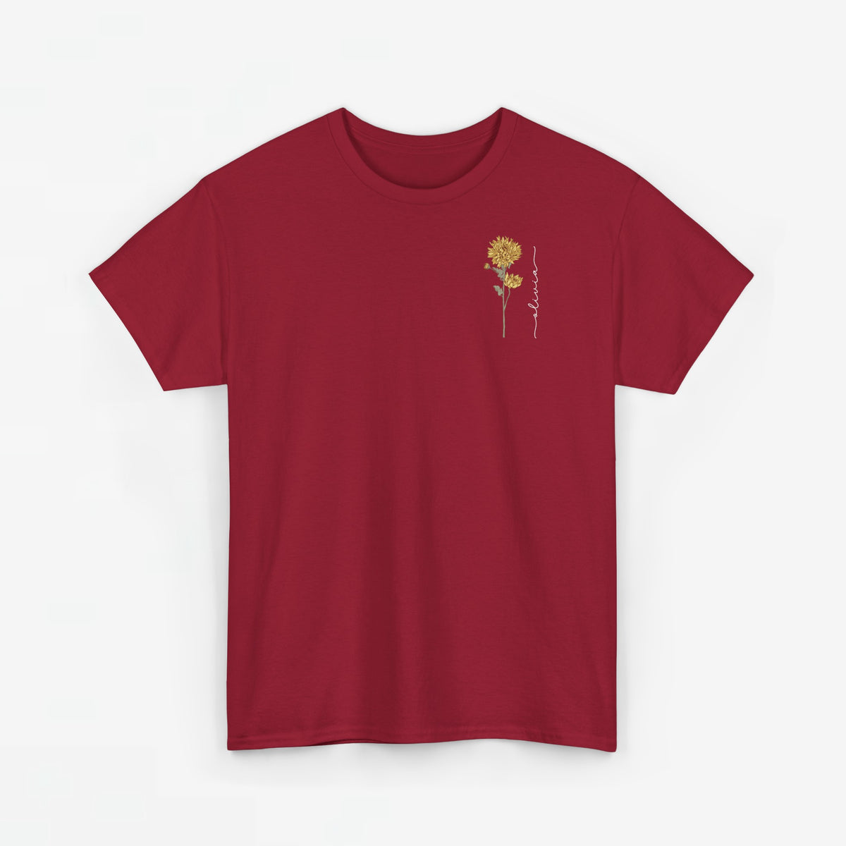 Rood T-shirt met kleine gele bloemprint op de borst, met witte tekst