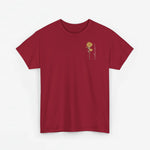 Rood T-shirt met kleine gele bloemprint op de borst, met witte tekst