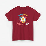 Bordeauxrood T-shirt met ronde hals en borstprint “Overstimulated Moms Club”