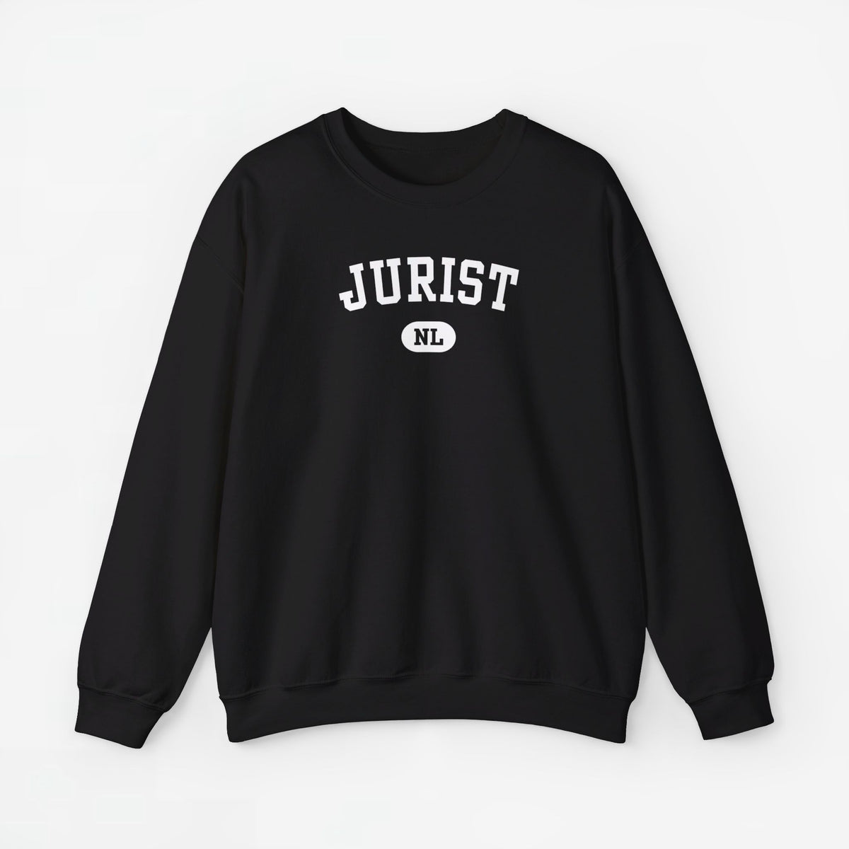 Zwarte sweater met borstprint “JURIST” en “NL” in ronde badge