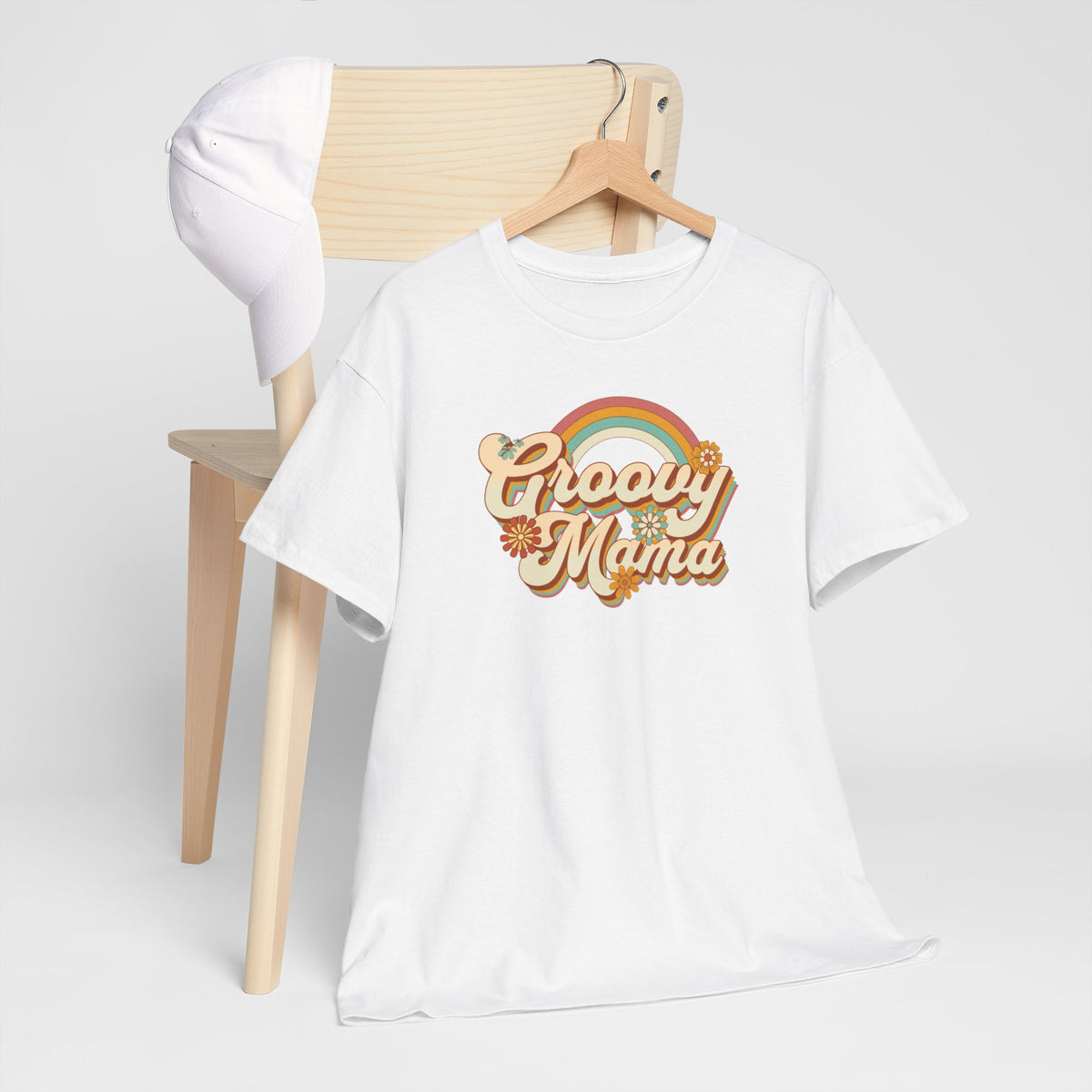 Oversized witte t-shirt met Groovy Mama regenboogprint op de borst, aan kleerhanger