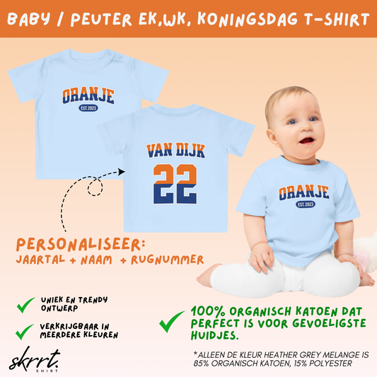 Baby T-shirt voor EK, WK en Koningsdag - Personaliseer met Naam, Jaar & Rugnummer - ORANJE (oranje en blauwe tekst)