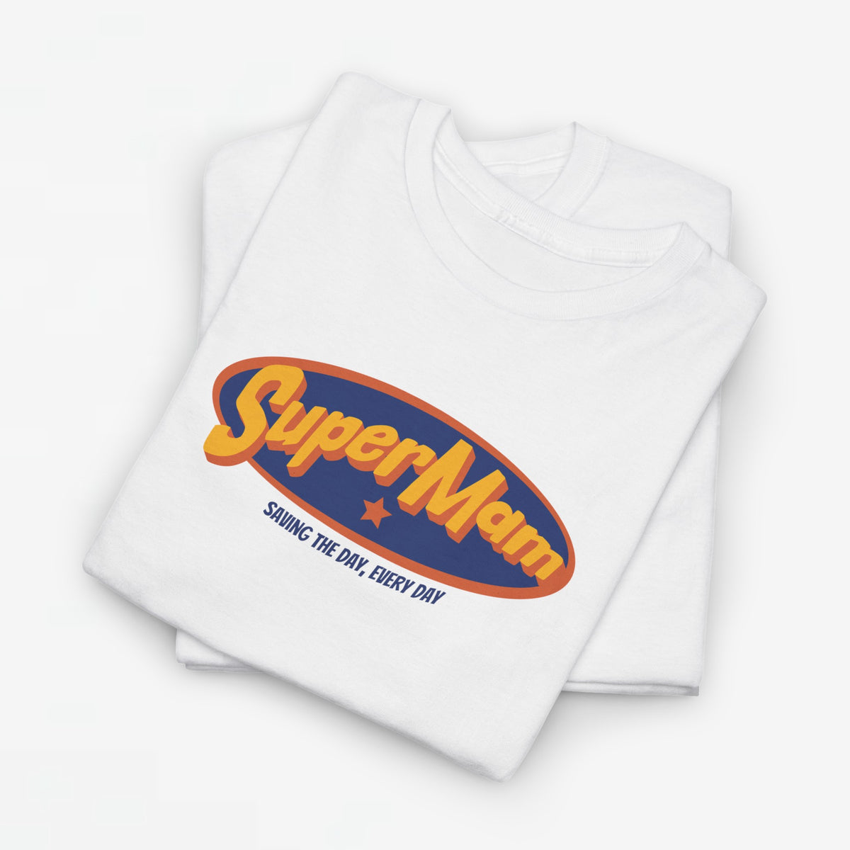 Wit T-shirt met ovale SuperMam-opdruk op de borst