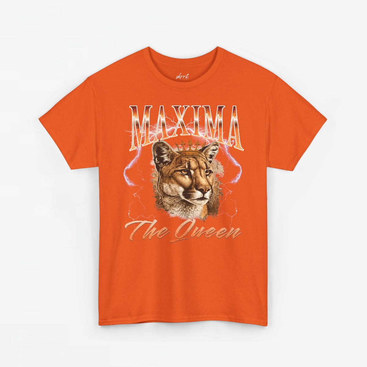 Oranje oversized T-shirt met leeuwenkoningin-print en “The Queen” tekst op de borst