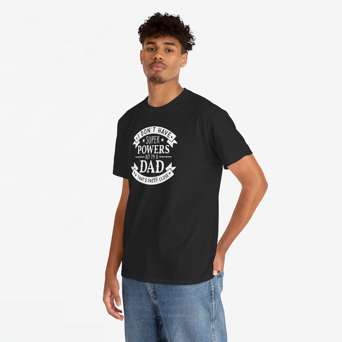 Zwarte t-shirt met borstprint 'Dad' en ronde hals.