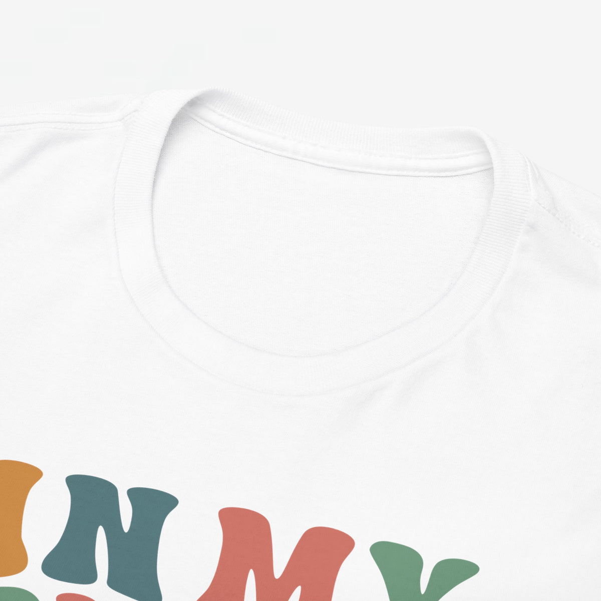 Witte t-shirt met ronde hals en gedetailleerde kleurrijke tekstprint