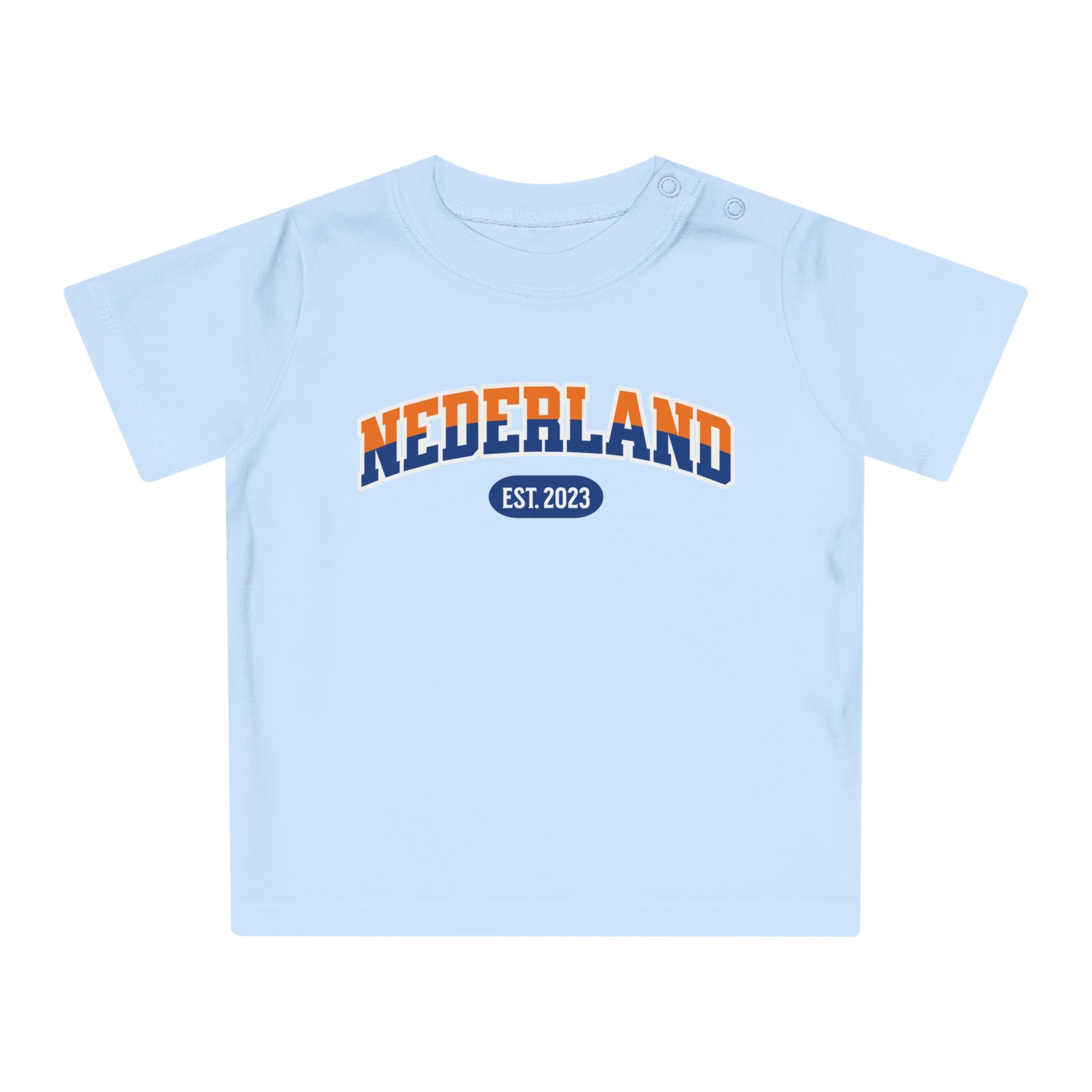 Baby T-shirt voor EK, WK en Koningsdag - Personaliseer met EST Jaar  - NEDERLAND - oranje en blauwe tekst (Voorkant)